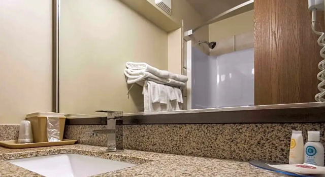 Четырёхместный люкс Comfort Inn & Suites
