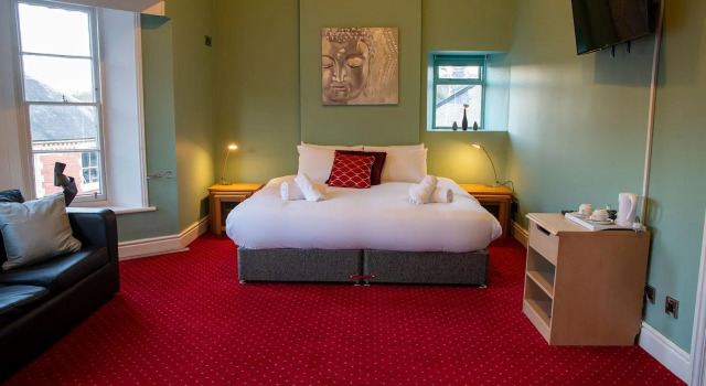 Четырёхместный номер Comfort The Knighton Hotel