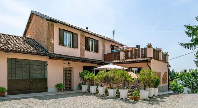 Stunning Home in Fontanile With 2 Bedrooms and Wifi, Prenota Hotel Fontanile Monferrato