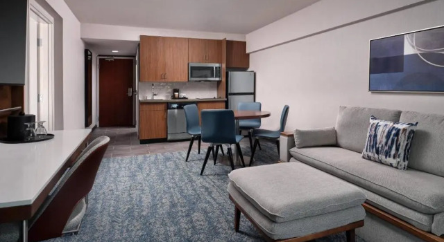 Люкс Courtyard by Marriott San Diego Mission Valley/Hotel Circle
