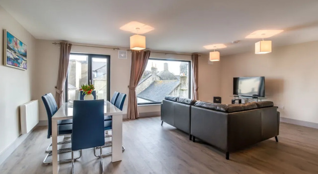 The Central Park Apartment 1, Book Apartment Hotels in Kerry with Parking, Parking