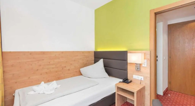 Номер Standard Hotel Rössl by Skinetworks