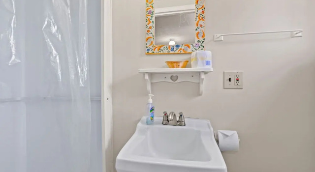 Четырёхместный номер Standard Beach Motel and Suites