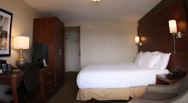 Двухместный номер Standard с балконом и с видом на озеро Budget Host Inn & Suites