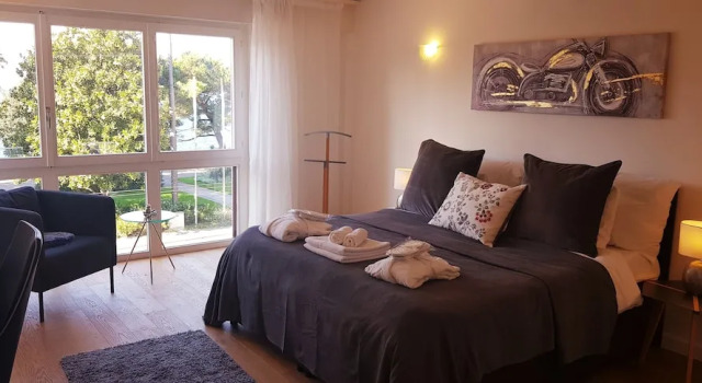citycentre lake view apartment, Забронировать Апартаменты/квартира Отели Монтрё с парковкой, рядом с Выставочный центр Монтрё, Парковка