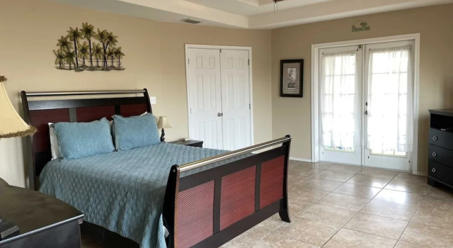 Коттедж 126 E Pike 4 Bedroom Home by RedAwning