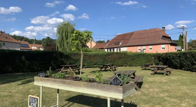 Camping De La Sarre, Rezerwuj Pole kempingowe Tanie hotele w Moselle