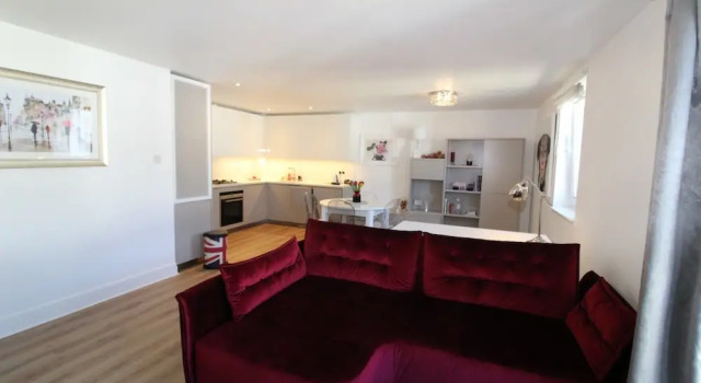 Stylish Modern 1BR Flat for 4 in Shore Side Leith, Prenota Hotel Hotel a Lothian con parcheggio, Parcheggio
