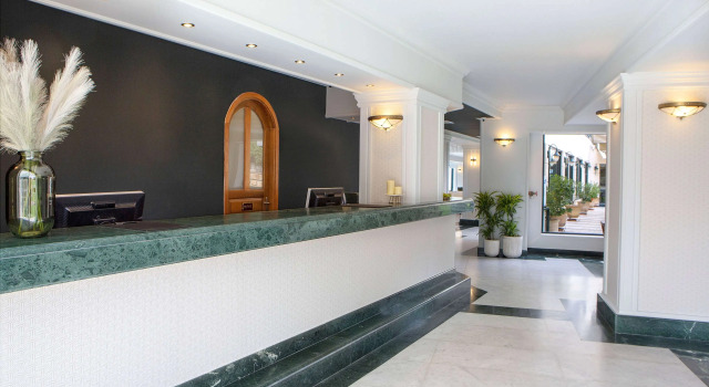 Отель Zeus Essence Ramada by Wyndham Athens