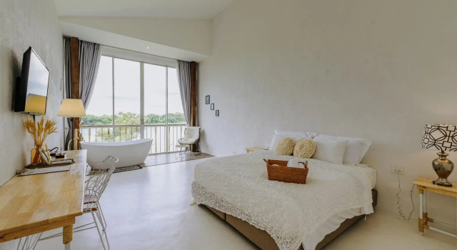 White Wall Riverfront Hotel, Забронировать Отель Кампхэнгпхет Kamphang Phet Province