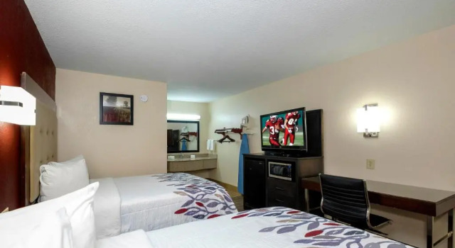 Четырёхместный номер Superior Red Roof Inn Columbus, MS