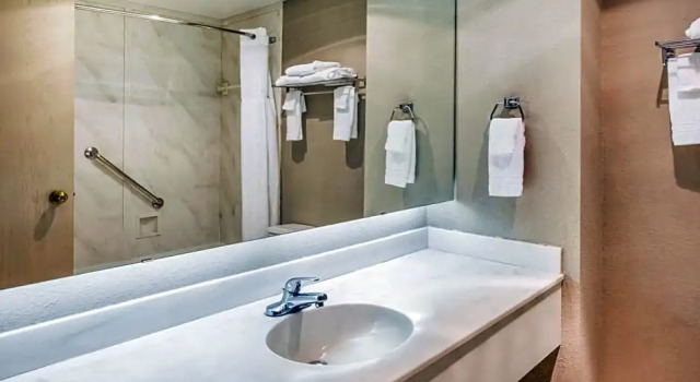 Номер Standard Days Inn by Wyndham Midland
