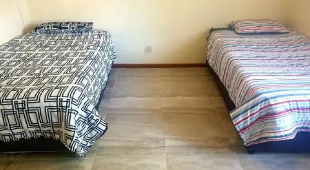 Feather Feet B&B, Забронировать Отель «постель и завтрак» Портервилл Swartland, рядом с Porterville golf course