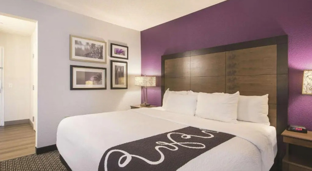 Номер Standard La Quinta by Wyndham Hartford Bradley Airport
