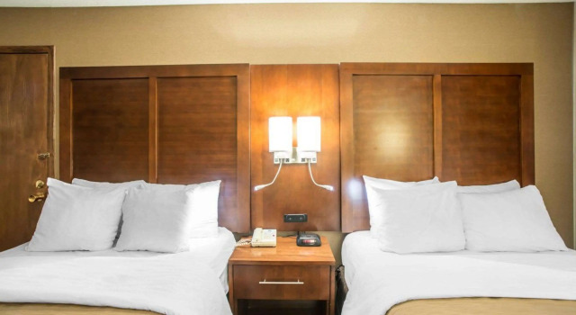 Четырёхместный номер Standard Quality Inn & Suites Boonville - Columbia