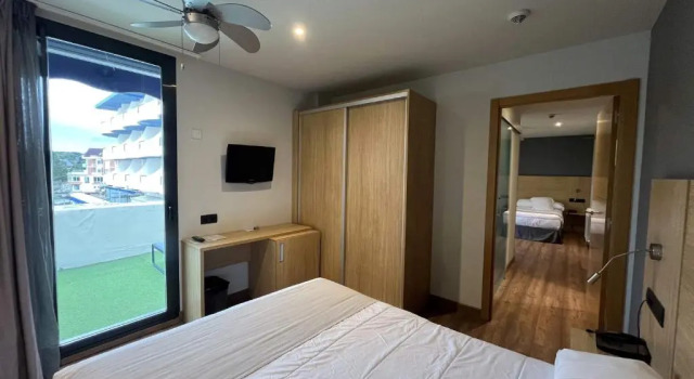 Семейный люкс с балконом Hotel Astuy