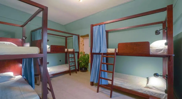 Кровать в общем номере Youth Of Dope Hostel