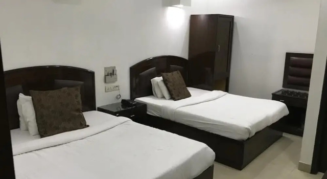 ADB Rooms Hotel Metro Plaza, Забронировать Отель Отели Нью-Дели с завтраком, Завтраки