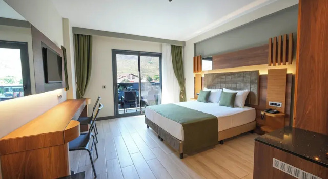 Двухместный номер Comfort с балконом и с видом на бассейн Hotel Oliva Verde