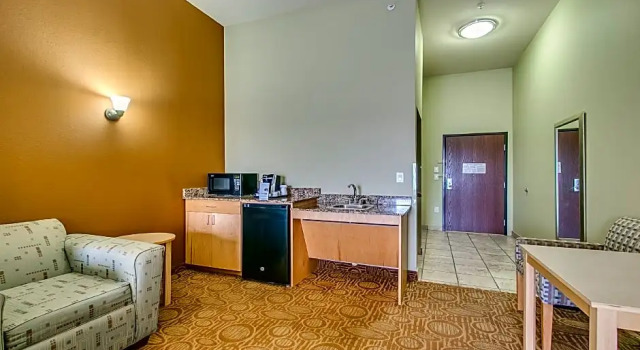 Люкс Deluxe Holiday Inn Express & Suites Lubbock Southwest   Wolfforth by IHG