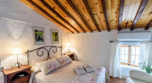 Casa La Palmera Villanueva de la Concepcion by Ruralidays, Varaa Hotelli Hotellit Malaga Province uima-altaalla, Uima-allas