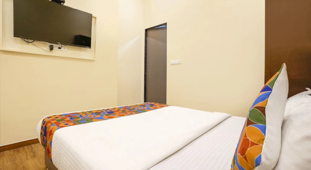 Номер Luxury FabHotel Freedom International