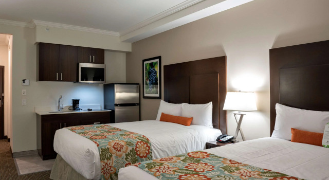 Четырёхместный номер Comfort Coast Oliver Hotel