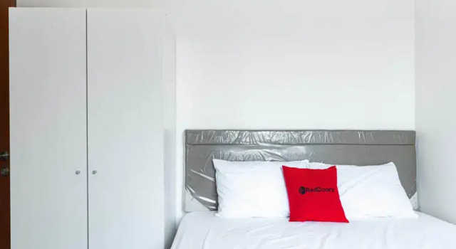Номер Standard RedDoorz Plus @ EcoHome Citra Raya Tangerang
