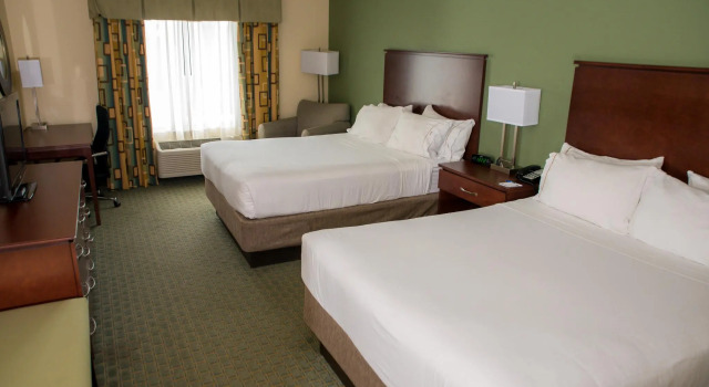 Четырёхместный номер Standard Holiday Inn Express & Suites Cocoa by IHG