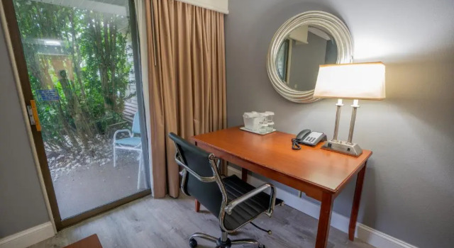 Номер Standard All Seasons Resort, Trademark Collection by Wyndham