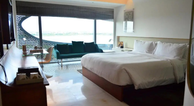 Двухместный номер Standard с видом на озеро The Park Hyderabad, Banjara Hills near Hussain Sagar Lake