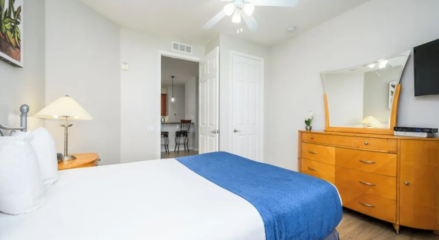 Номер Standard Beautiful Lakeview Condo, New Listing -1024