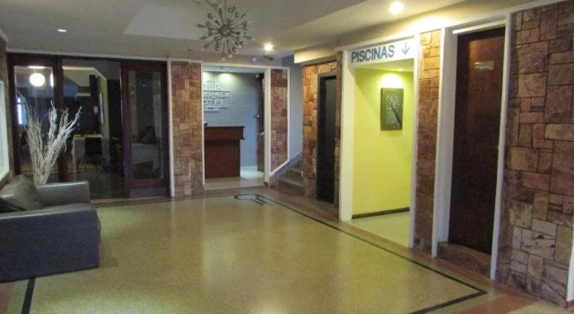 Hotel Esmeralda, Rezerwuj Hotel Hotele w Piriapolis z basenem, Basen