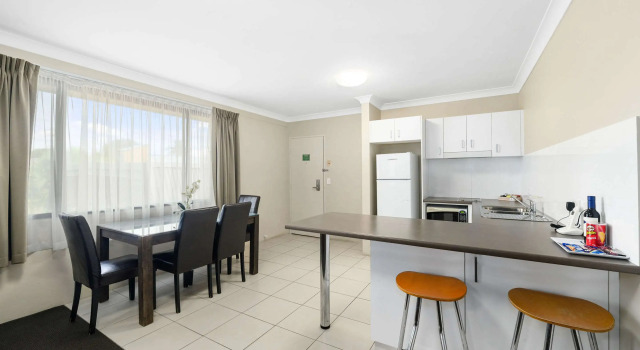 Четырёхместный люкс Quality Hotel City Centre