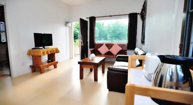 Коттедж c 1 комнатой с балконом и с красивым видом из окна Garden Home Seaview