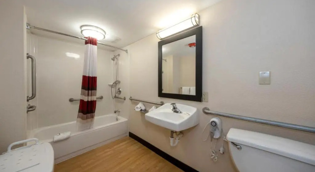 Номер Standard Red Roof Inn PLUS+ & Suites Naples Downtown-5th Ave S