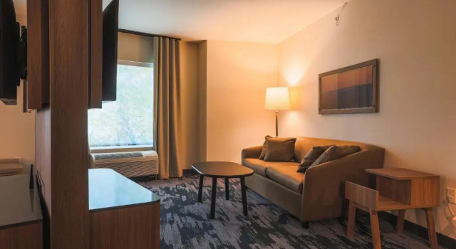 Люкс Fairfield Inn & Suites Marquette
