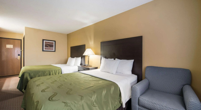 Четырёхместный номер Standard Quality Inn & Suites Menomonie