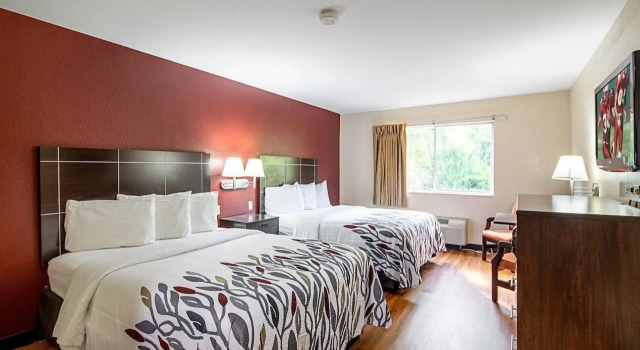 Red Roof Inn San Marcos, Забронировать Отель Сан-Маркос Texas Hill Country, рядом с Техасский музыкальный театр