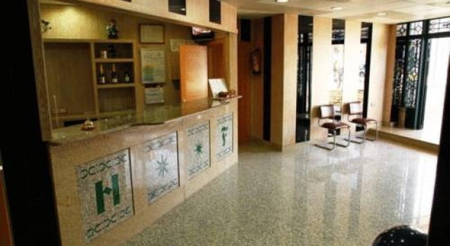 弗隆通旅馆, 预订 酒店 阿尔考本达斯 马德里