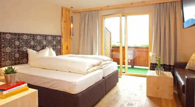 Двухместный номер Standard c 1 комнатой с балконом Hotel Tirol Fiss 4Sterne Superior
