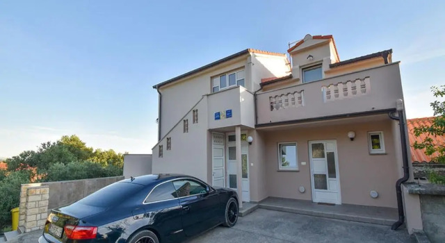 Apartments Jaklin, Prenota Appartamento Hotel a Isole Quarnerine con parcheggio, Parcheggio