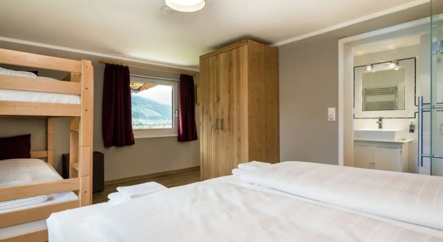 Шале Renovated Holiday Home near Zell am See with Enclosed Garden
