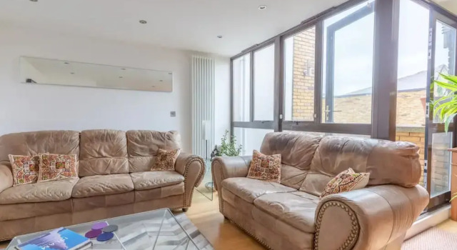 Spacious 2 Bedroom Apartment in Converted Warehouse in Brixton, Забронировать Апартаменты/квартира Апартаменты Лондона, Апартаменты/квартира