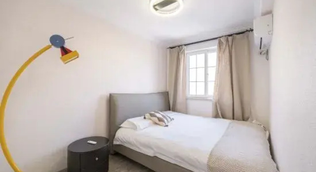 Люкс с 3 комнатами Guisu Homestay (Nanjing East Road Bund)