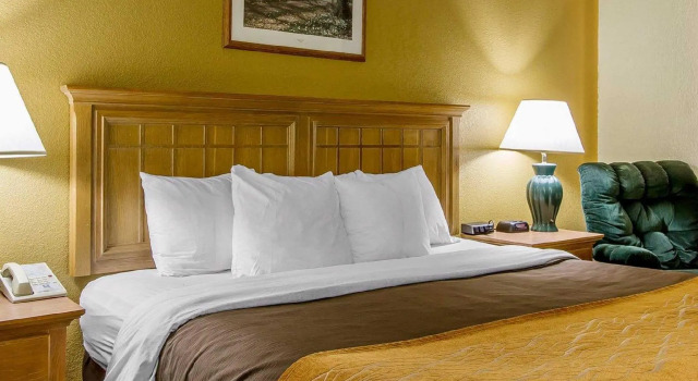 Двухместный номер Standard EverSpring Inn & Suites