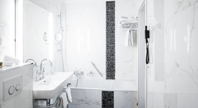 Двухместный номер Deluxe с балконом и с видом на озеро Grand Hotel Suisse Majestic, Autograph Collection