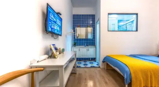 Люкс с 5 комнатами с видом на внутренний двор Dianshan Lake Liuxia Shiguang Homestay（Cai Bang Cun Store ）