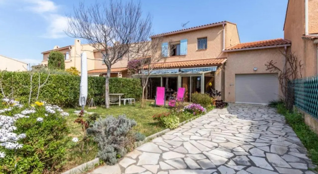 Коттедж Nice Duplex With Garden Terrace And Garage