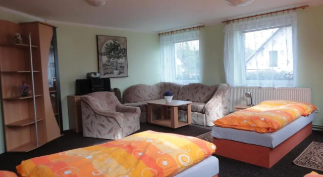 Holiday house Morávkovi, Rezerwuj Hotel Hotele w Kraj hradecki z parkingiem, Parking